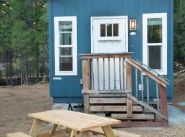 Tiny House Yosemite, hotel in Groveland