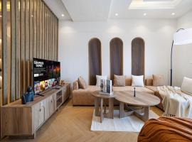 Lux 3 BR Sea View Condo with Pool & Sauna In Marina, hotel a Dubai