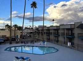 Super 8 by Wyndham Mesa Downtown Near Convention Center, ξενοδοχείο σε Mesa