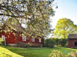 4 star holiday home in Vargön, hotel sa Västra Tunhem