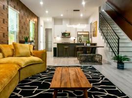 Spacious 3BR Retreat Pergola and Fire Pit, hotel in Houston