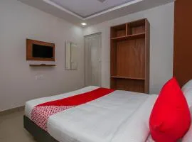 Hotel O Varcity Phi Premium Pavilion ,Above HDFC Bank ,Near Anjaneya Temple Madiwala, Hosur Main r