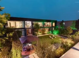 52 Creative Workshop Hotel