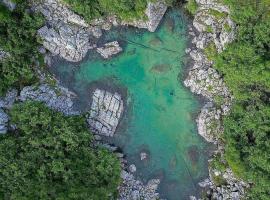 Hostel & Camping Rilindja, hotel in Valbonë