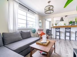 Jungle House Columbus Short North Downtown Free Parking - Steps to Convention Center & Nationwide Arena - 1BR Luxury Home - Sleeps 6 - Over 5,800 Five Star Stays、コロンバスのホテル