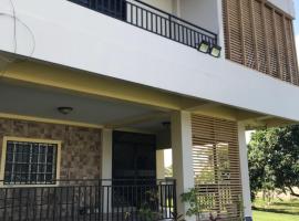 Dove Inn master room, hotel in Orange Walk