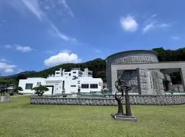 HwiMokArt Resort