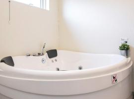 6 person holiday home in Væggerløse, hotel in Marielyst