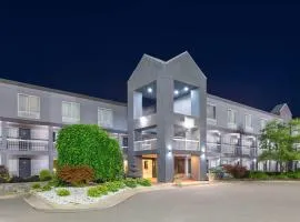 Howard Johnson by Wyndham Romulus Detroit Metro Airport