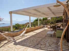 Villa Romanza beach villa, hotel v destinaci Halki
