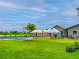 Unity Sunrise Resort Best Hotel Near Statue of Unity, hotel in Kevadia