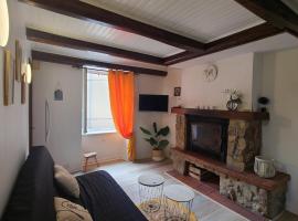 Maison auvergnate entièrement rénovée, Hotel in Brioude