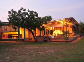 Panthera Lodge, hotel in Kirinda