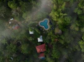 Pugmarks Jungle Resort, hotel in Chekadi