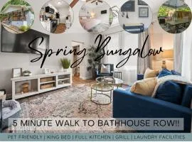 Spring Bungalow - A cozy getaway in downtown Hot Springs!