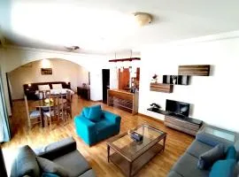 White House Suites