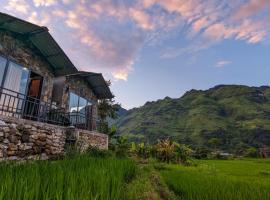 Du Già Khánh Chung homestay, hotel v destinaci Yên Minh