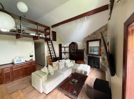 Luxury Mountain Getaway - 6 bed, 3 bath, hot-tub, fire-pit, game-room, ξενοδοχείο σε Hunter