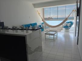 Apartamento de lujo frente al mar en residencia con piscina, planta electrica y gym, ξενοδοχείο σε Porlamar