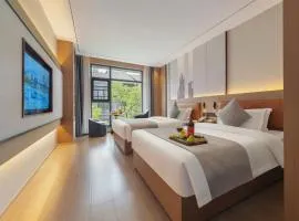 GUI YUAN ZHEN PIN HOTEL -Approximately 3km away from the east gate of Zhangjiajie National Forest Park,Free local specialty breakfast, Attraction Tickets Serivce in advance,Free one-way shuttle service for 4 nights or more,English customer service
