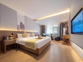 GUI YUAN ZHEN PIN HOTEL -Approximately 3km away from the east gate of Zhangjiajie National Forest Park,Free local specialty breakfast, Attraction Tickets Serivce in advance,Free one-way shuttle service for 4 nights or more, hotel v destinaci Čang-ťia-ťie