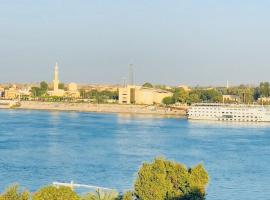 Paradise House Holiday, hôtel à Louxor