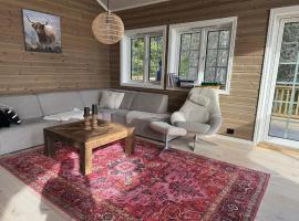 Skogshytte på Skreia, hotel in Brattlia
