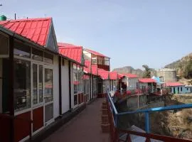 Aurevelle Kastura Resort - 5 Min from Surkhanda Devi Temple # Mountain View Rooms # Himalayan View Resort
