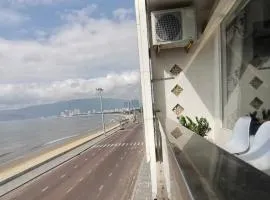 Hotel Vi-vu nhìn ra biển