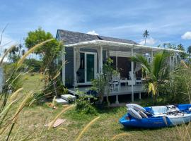 Beachfront Tiny House, Koh Samui, Thailand with FREE Rowboat, hotel in Amphoe Koh Samui
