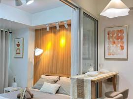 Azure staycation by Deluxe Enclave, hôtel à Manille