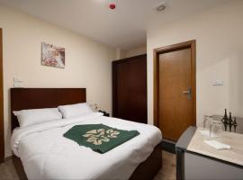 Elyasmene, hotel in Qena