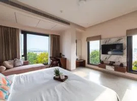 PINNACLE Udaipur - Boutique Rooftop Pool Hotel, Near the Lakes