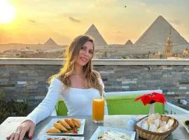 Pyramids Art View Inn