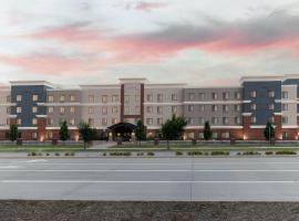 Staybridge Suites Denver - Central Park by IHG, khách sạn ở Denver