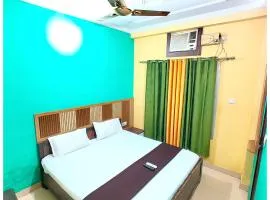 Hotel Kashi # Stay Near Kashi Vishwanath Temple & Ganga Ghat#Fully Air Conditioning Room#FreeWi-Fi-Parking-Lift -Room Service- Best Hotel In Varanasi