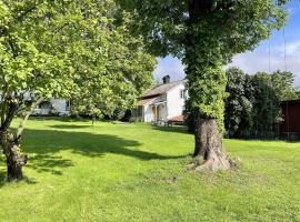 4 person holiday home in BJÖRKÖ-By Traum, hotel in Björkö