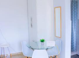 The Royalty Ebukhosini2, hotel sa Teyateyaneng