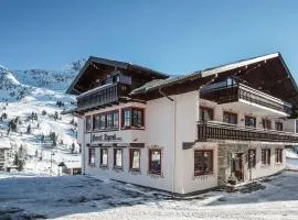 Hotel Garni Haus Tyrol