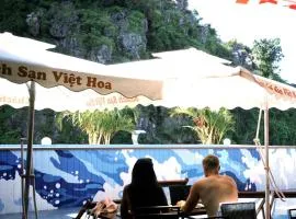 Cat Ba Viet Hoa Hotel & Residence - Pool & Bar