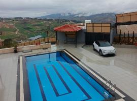 panorama tal elroman chalet, hotel v destinaci Tal‘at ar Ruzz