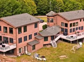 Bear Mountain Lodge. 560 Acre Wooded Estate.