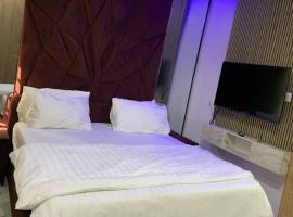 Nins Lux suites, hotel in Lekki