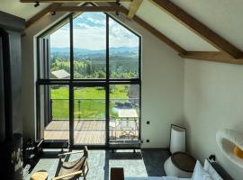 Charlton Estate, hotel in Yablunytsya