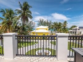 Villa By the Beach - sleeps 8 plus, Hotel in Nassau