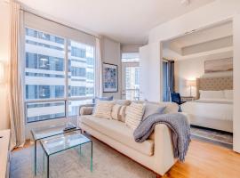 2BR Yorkville Condo - Self Check In & Free Parking, hôtel à Toronto