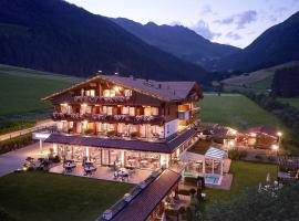 Vitalpina Hotel Magdalenahof, hotel in Valle Di Casies
