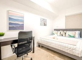 The Roland Peaceful 2BR Basement Suite Near Downtown Toronto, hotel in Toronto