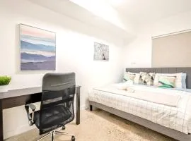 Peaceful 2BR Basement Suite Near Downtown Toronto - The Roland
