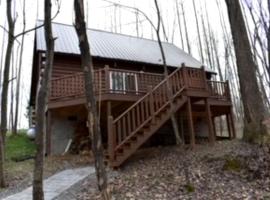 Incredible Cabin with Fireplace and Hot-tub in Campbellsville, Kentucky, hotel en Campbellsville